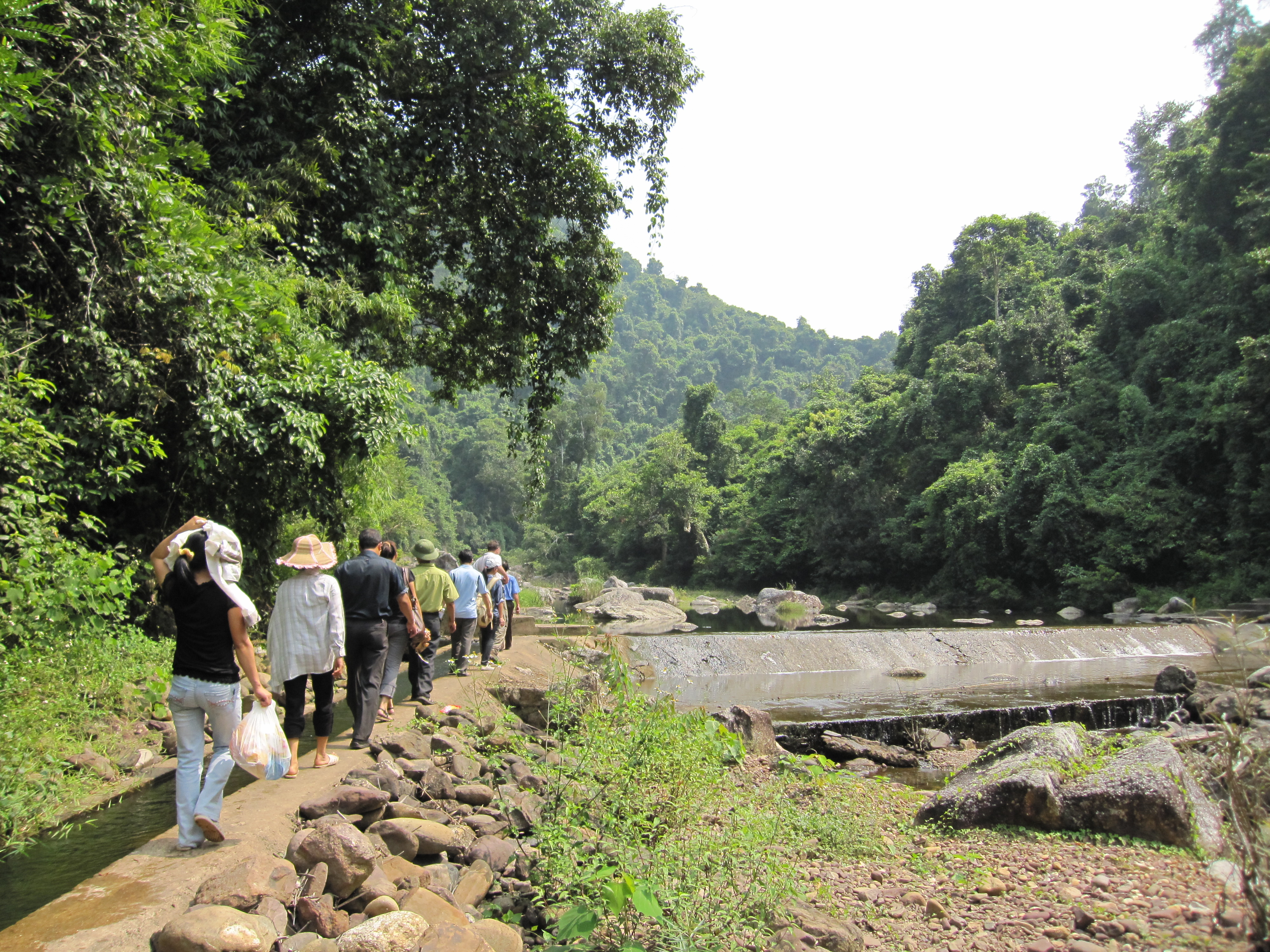 Đến Bắc Giang thư giãn giữa rừng nguyên sinh Khe Rỗ